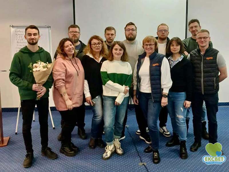 Учасники ветеринарної конференції "Поговоримо?". Серед лекторів - Юлія Гуріна, лікар інтенсивної терапії, та Анастасія Антоненко, лікар-екзотолог ветеринарної клініки Ексвет